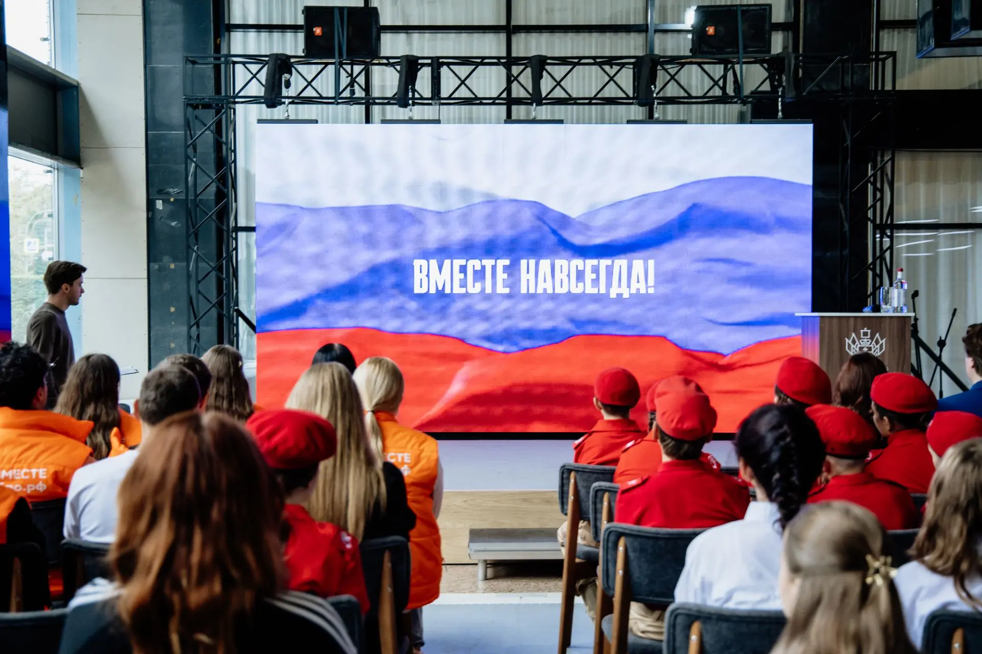 🇷🇺 Арт-резиденция «Дом книги» собрала молодых активистов, чтобы вместе обсудить истор...