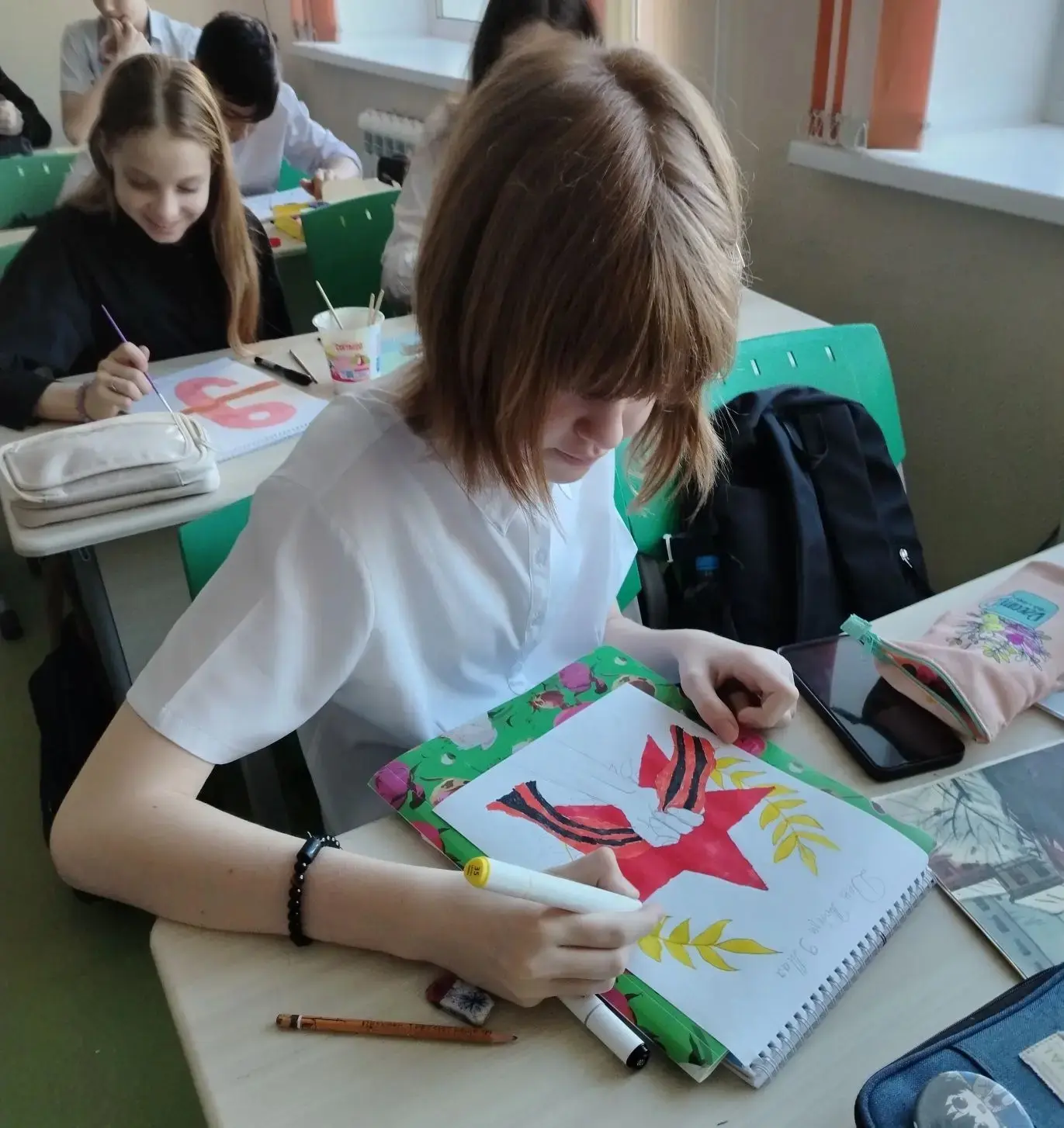 В параллели 6‑х классов прошли уроки мужества, посвящённые Великой Отечественной войне.  Ребята позн