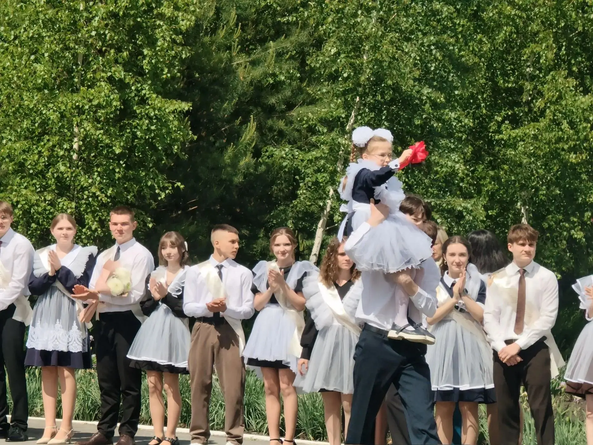 Сегодня торжественно и эмоционально прошёл традиционный праздник последнего звонка — ва...