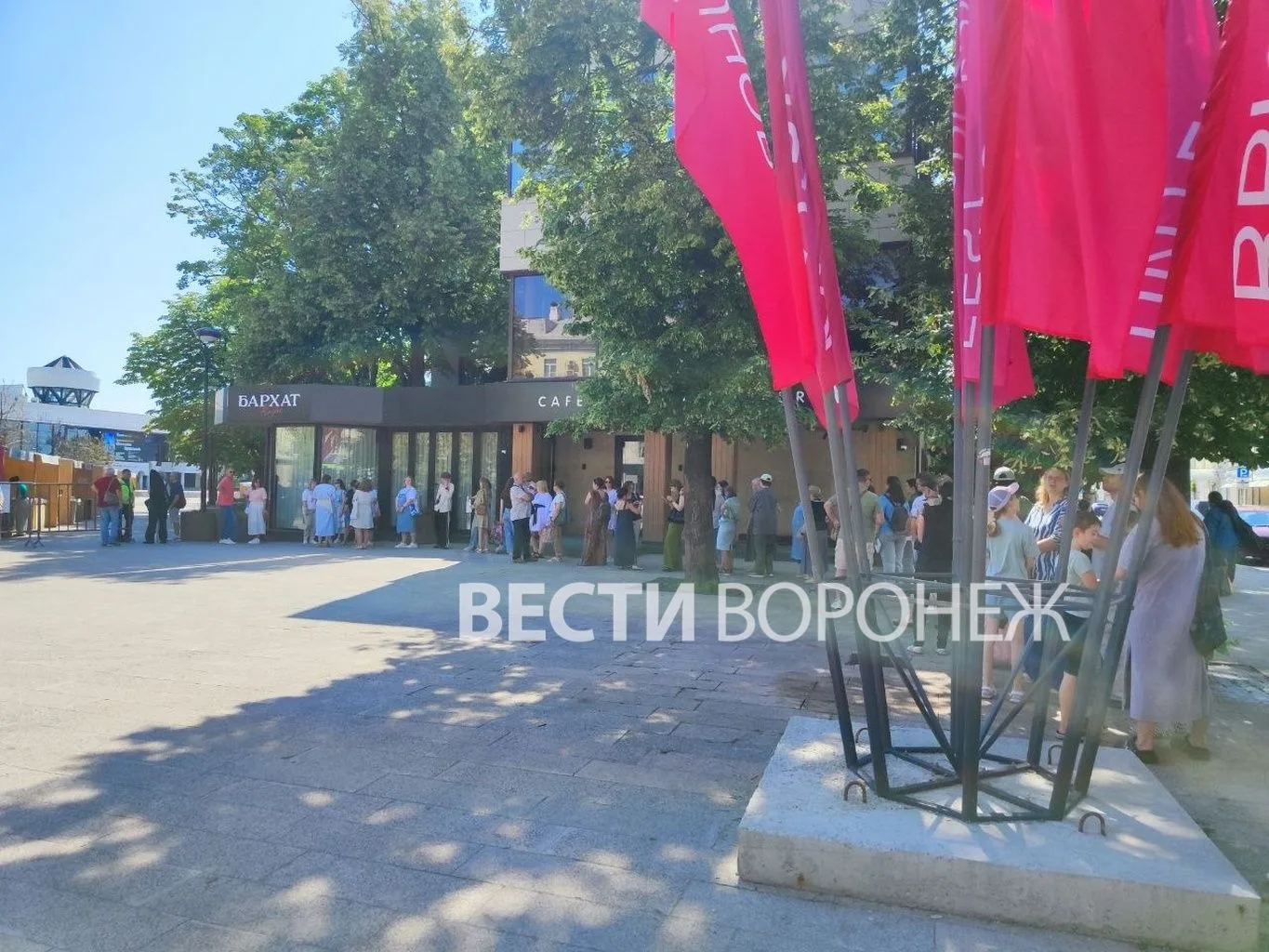 📖Очередь выстроилась на книжную ярмарку Платоновфеста и встречу с Евгением Водолазкиным
 
В Воронеж