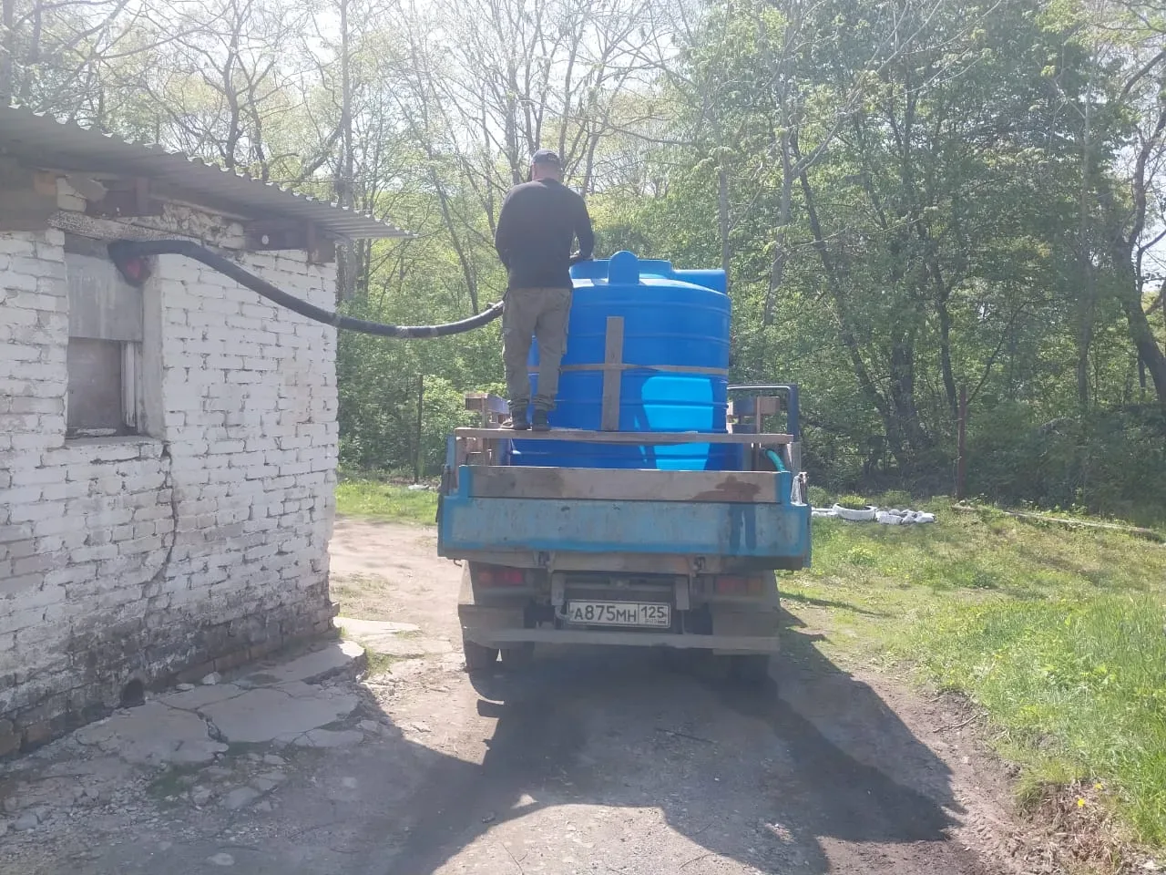 Администрация Хасанского округа заключила контракт на автотранспортные услуги по подвозу воды в Безв