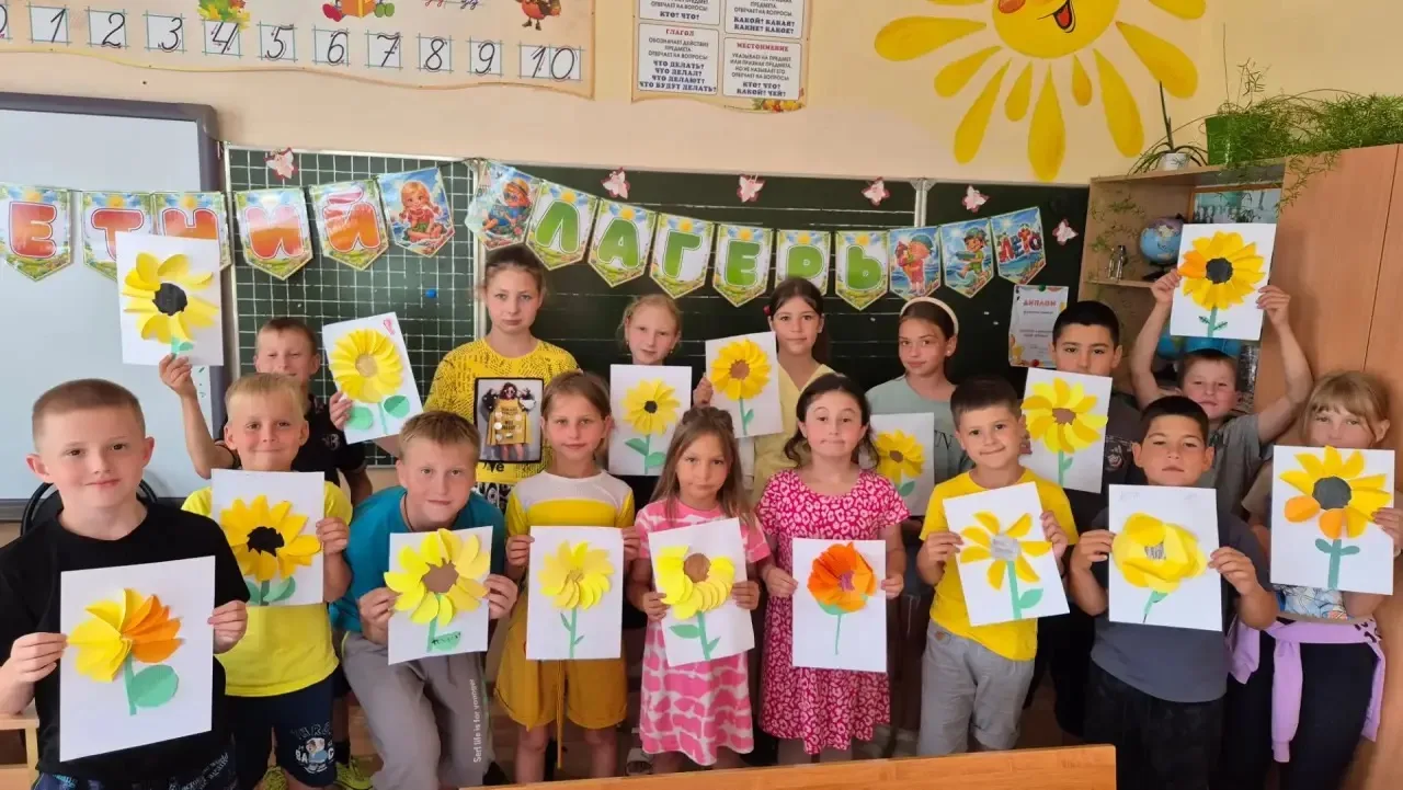 🌻Подсолнухи — улыбка лета!🌻

Одним из самых ярких и солнечных летних цветов по праву можно считать