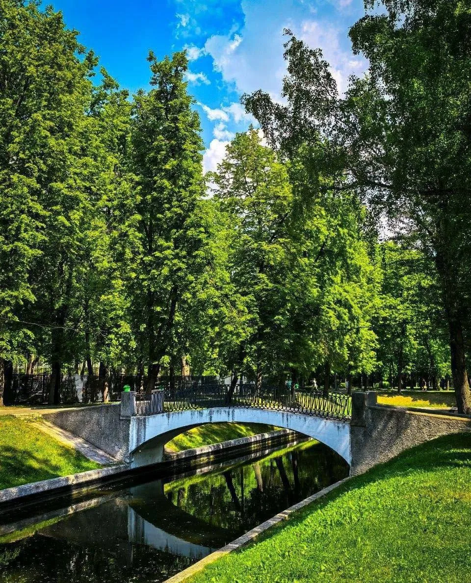 #гуляемпоМоскве  🌳 На прогулку в Парк Трубецких!  🥰 Парк Трубецких в Хамовниках — это идеальное мест
