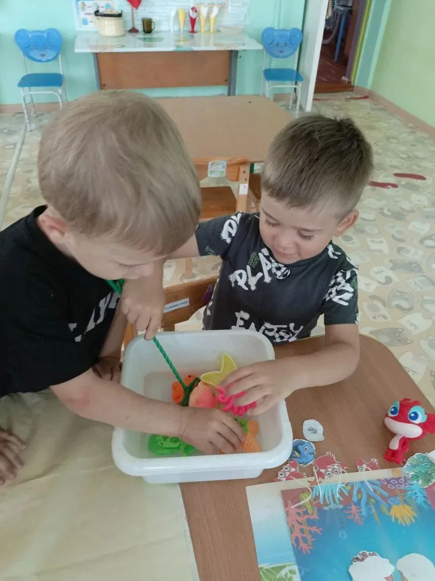 Однажды солнечным утром дети  превратились в отважную команду моряков и  отправились в сказочное мор