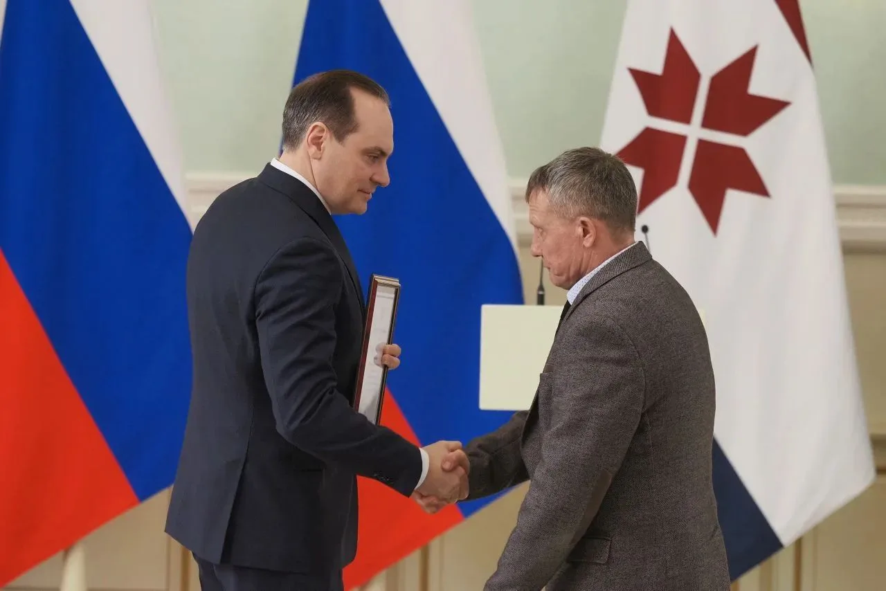 🎉 Глава Мордовии поздравил работников ЖКХ и бытового обслуживания с профессиональным п...