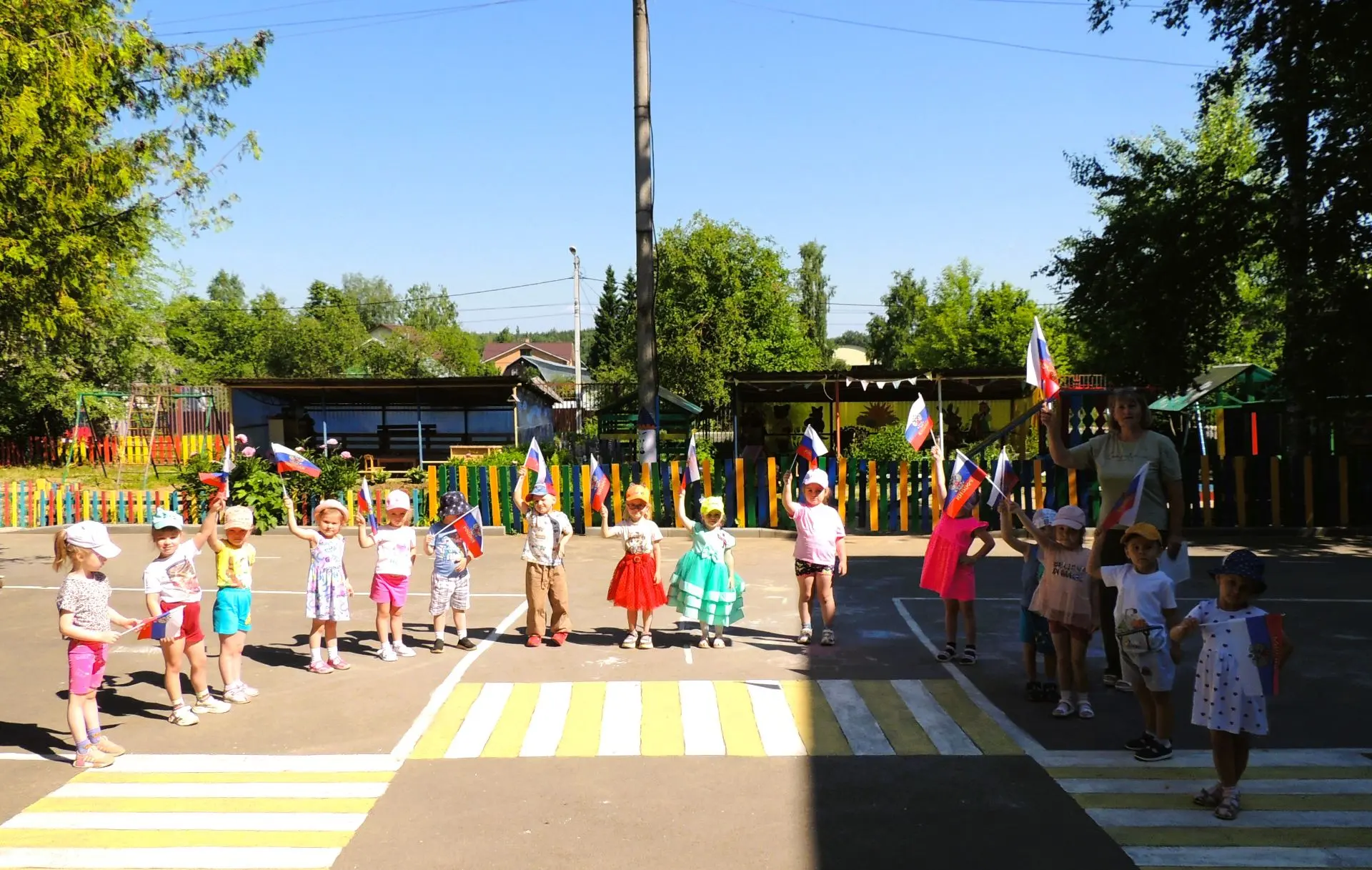 Нам праздники для радости даны,