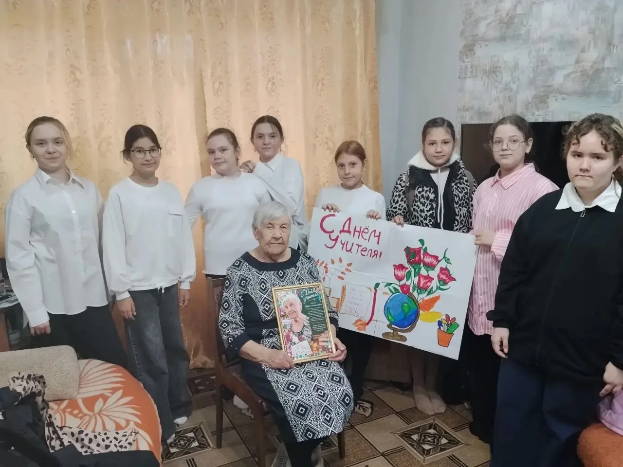 🌷 С Днём учителя — к Изиде Анатольевне!