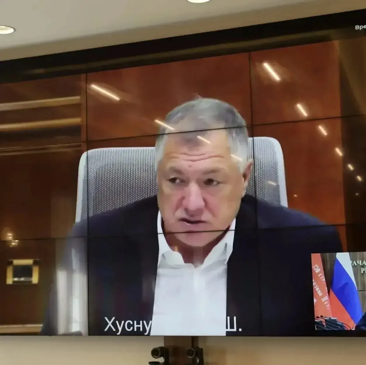 Глава Карачаево-Черкесии Рашид Темрезов в режиме ВКС принял участие в еженедельном засе...