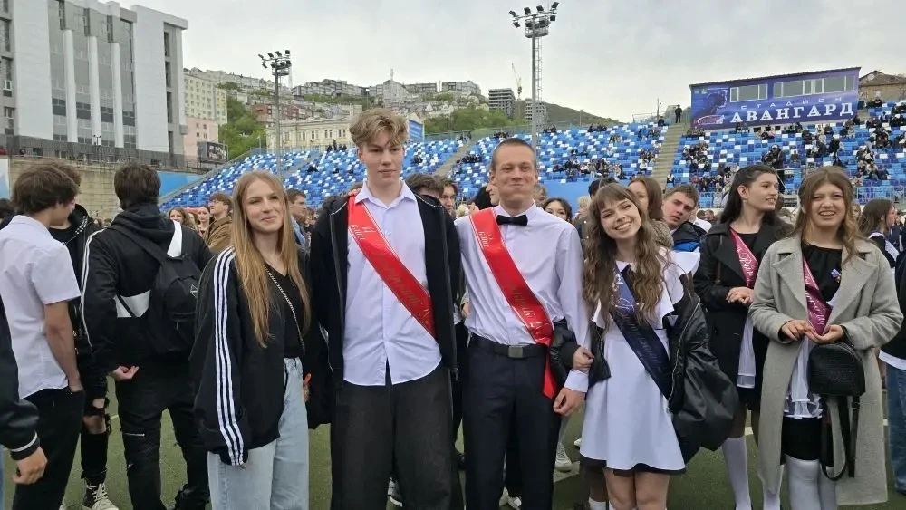 🎓 Праздник, который останется в сердцах!  Сегодня, 23 мая на стадионе «Авангард» с размахом прошёл п