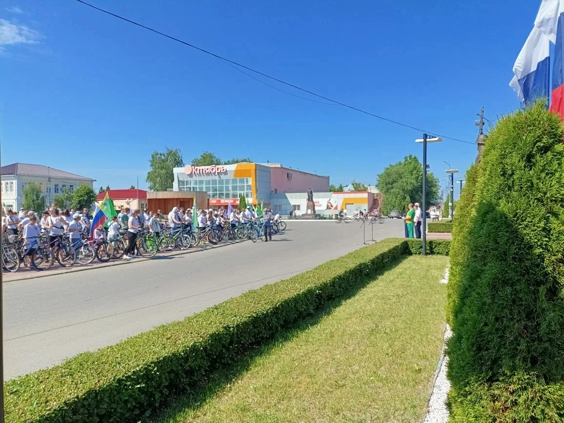 🚴‍♂️12 июня в Бутурлиновке состоялся яркий и заряженный праздничный велопробег, приуро...
