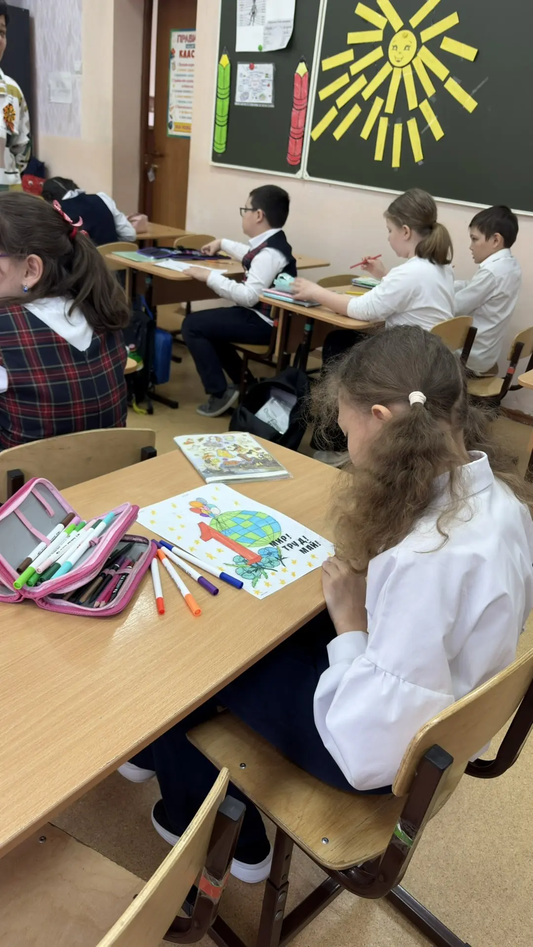 🎉 Сегодня, 1 мая, — День Весны и Труда!  Ученики нашей школы с радостью присоединились к Всероссийск
