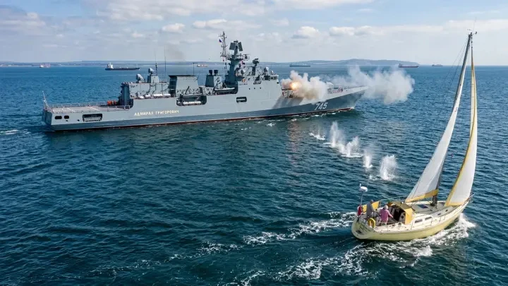 ⛵ В проливе Ла-Манш произошло опасное сближение российского военного корабля «Адмирал Г...