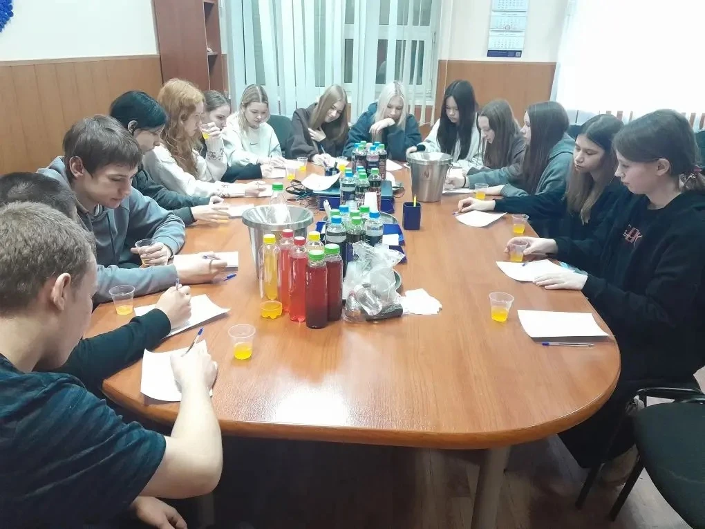 #СОВА  Экскурсия на завод «Ниагара»: незабываемый день 8 «Б»! Ребята из 8 «Б» и их классный руководи