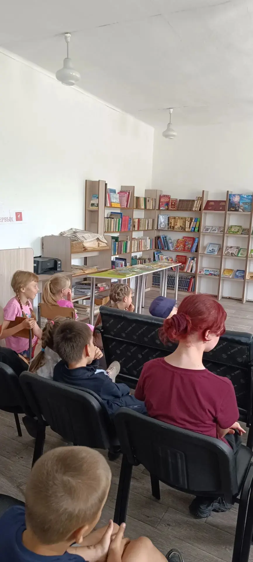 Следующее мероприятие также было посвящено экологии. Занятие прошло в школьной библиотеке. Ребята с 
