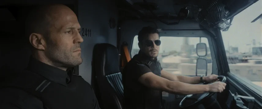 Гнев человеческий (2021) ⚡  🔫 Боевик, триллер  Грузовики лос-анджелесской инкассаторской компании Fo