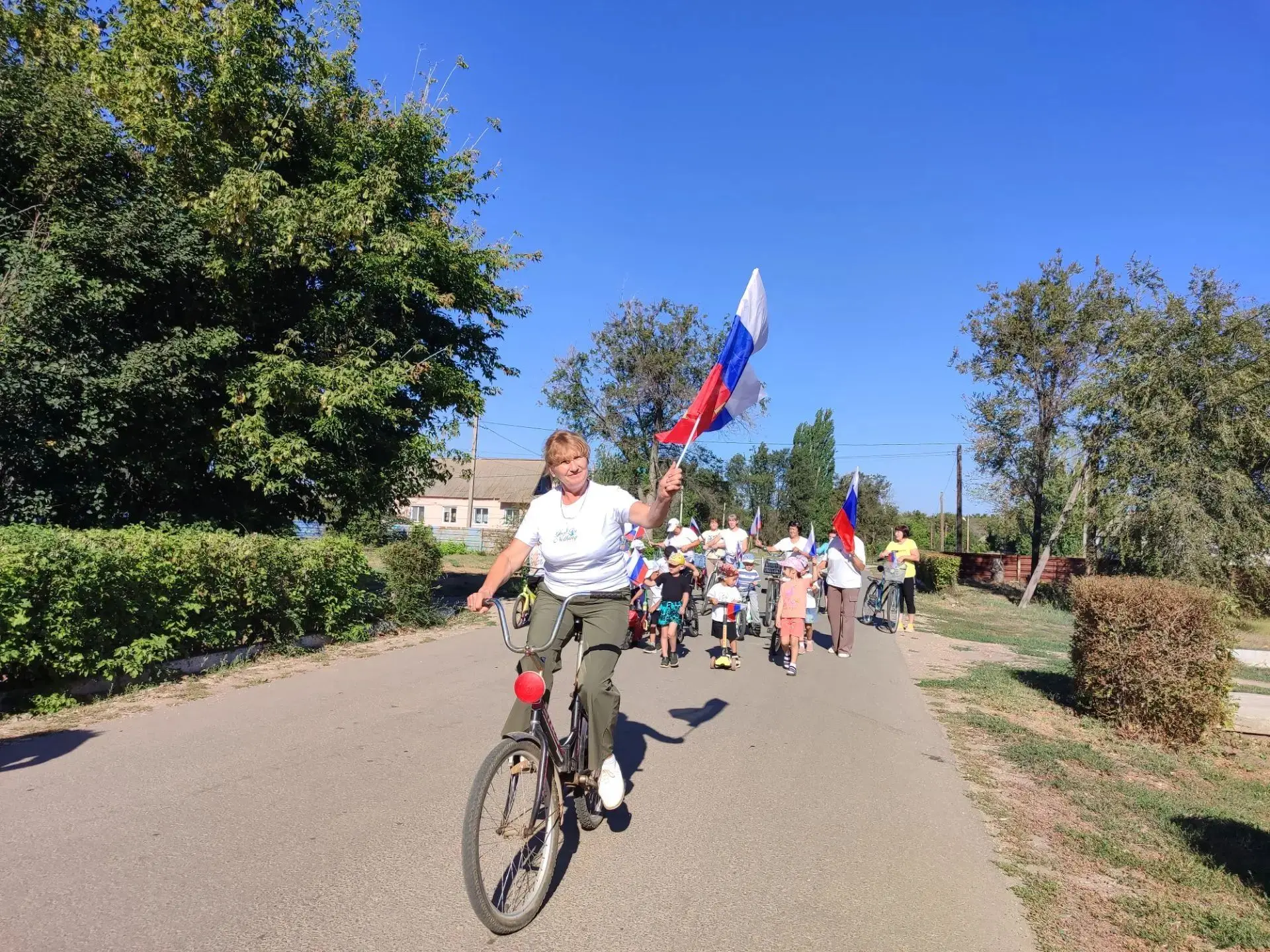 Ко Дню Государственного флага Российской Федерации по всей стране провели патриотически...