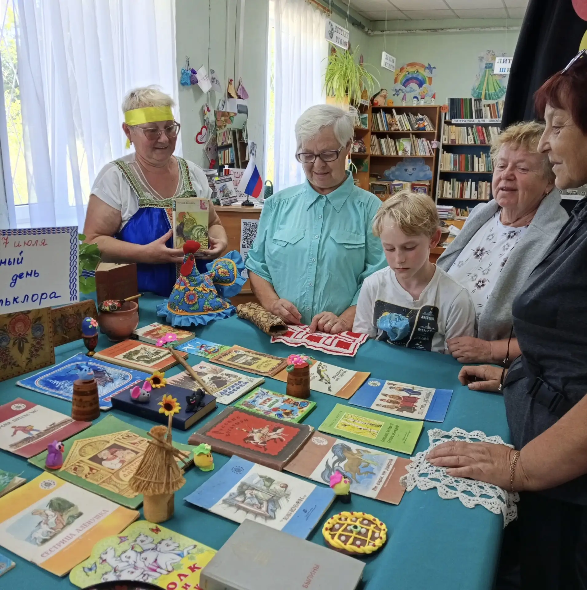 В Единый день фольклора Винская библиотека знакомила своих пользователей с выставкой литературы, на 