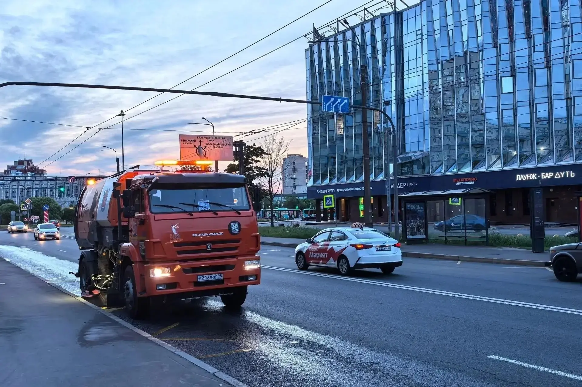 В Московском районе 100 улиц, которые необходимо ежедневно держать в чистоте!

В нашем районе содерж