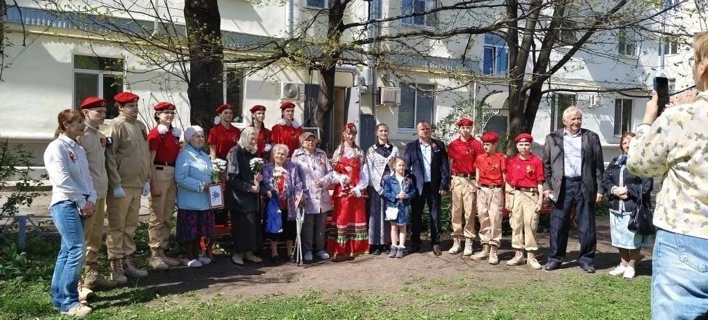 Парады у Дома ветерана в кадре! В преддверии Великого праздника - Дня Победы юнармейцы отряда имени 