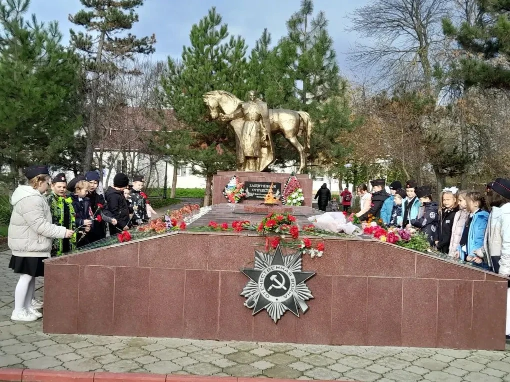 🇷🇺 2-е и 3-е классы приняли участие в акции «Без срока давности»  В рамках памятной акции для учащих