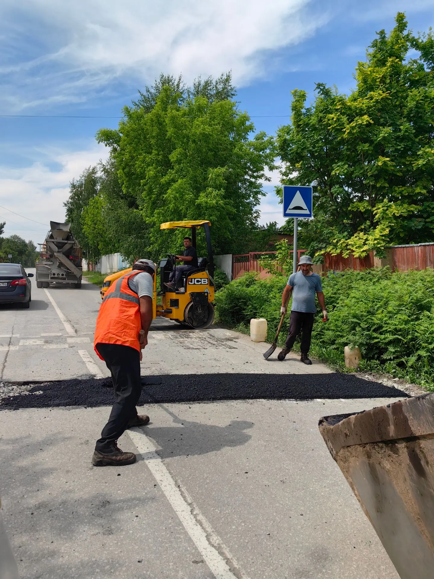 ⚒️По поручению администрации  Мичуринского сельсовета подрядная организация в выходные дни приступил