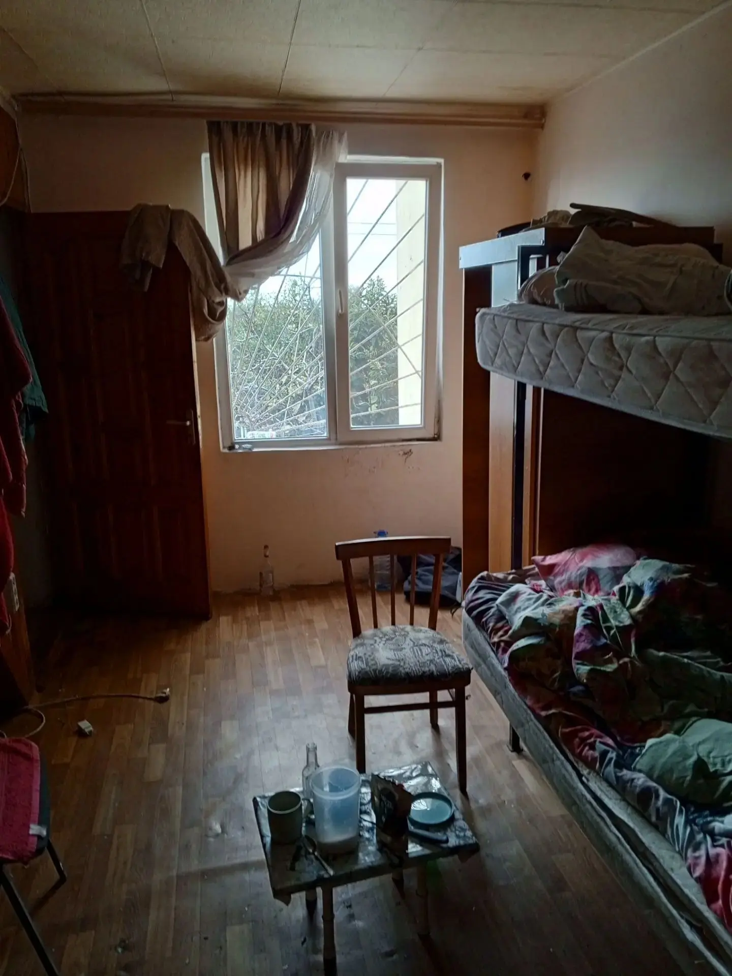 Меняю Сочи (Адлер) 2 смежных 3 этажных жилых гаража со светом, водой, канализацией, за ...