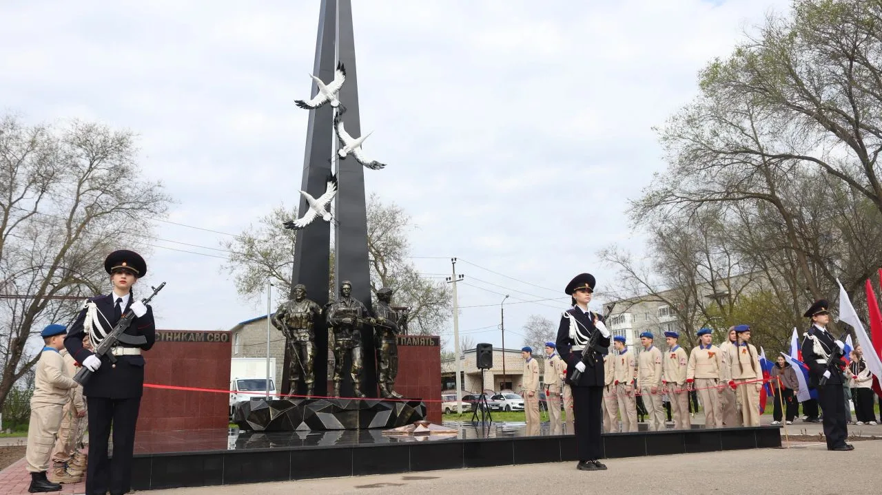 📍Сегодня наши ученики и педагоги приняли участие в торжественном открытии памятника во...