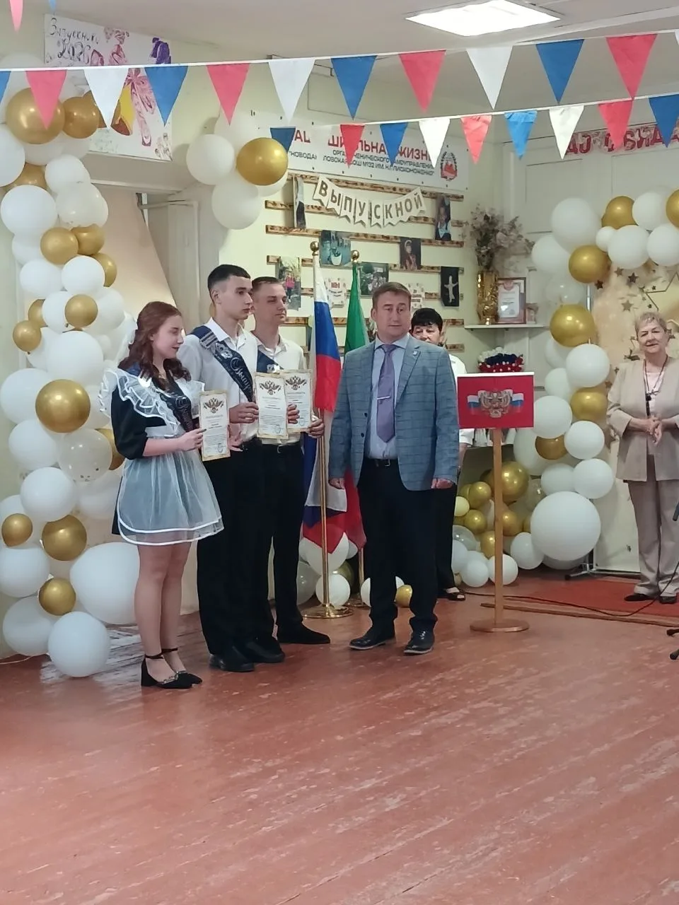 В Новоданиловской школе №32 прогремел последний звонок 🎓