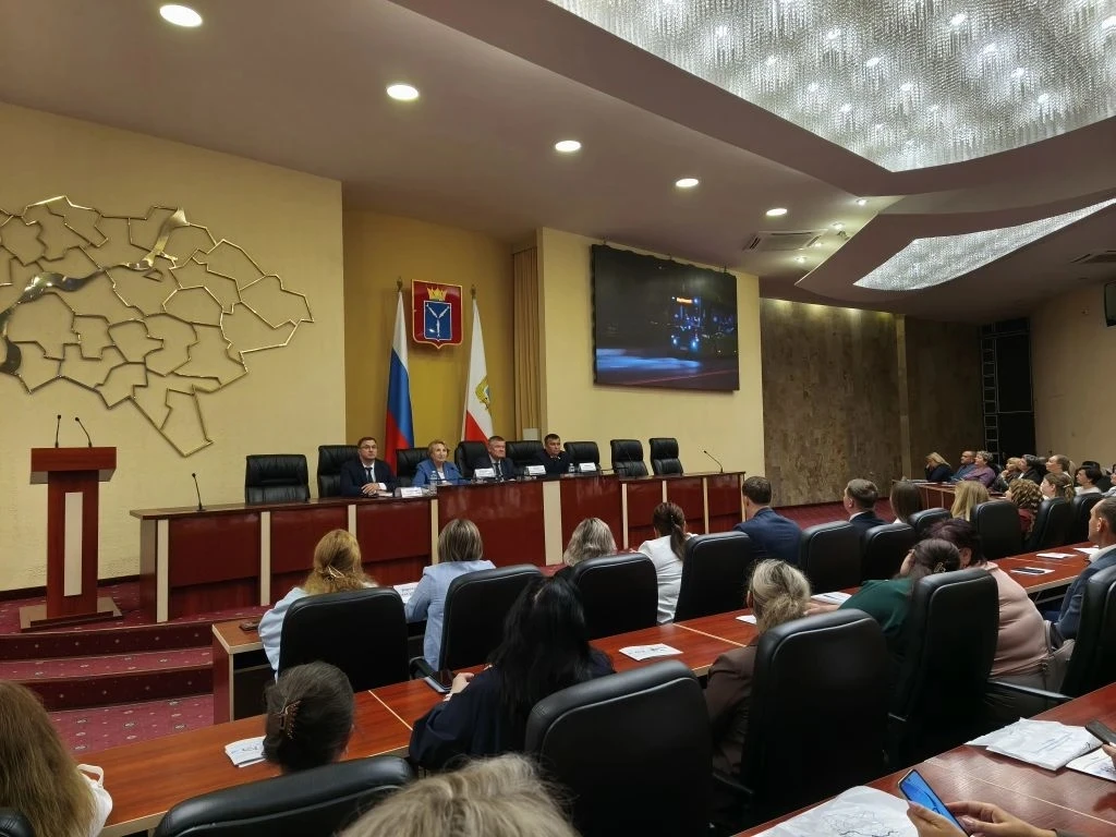 В Саратове чествовали активистов муниципального сообщества области