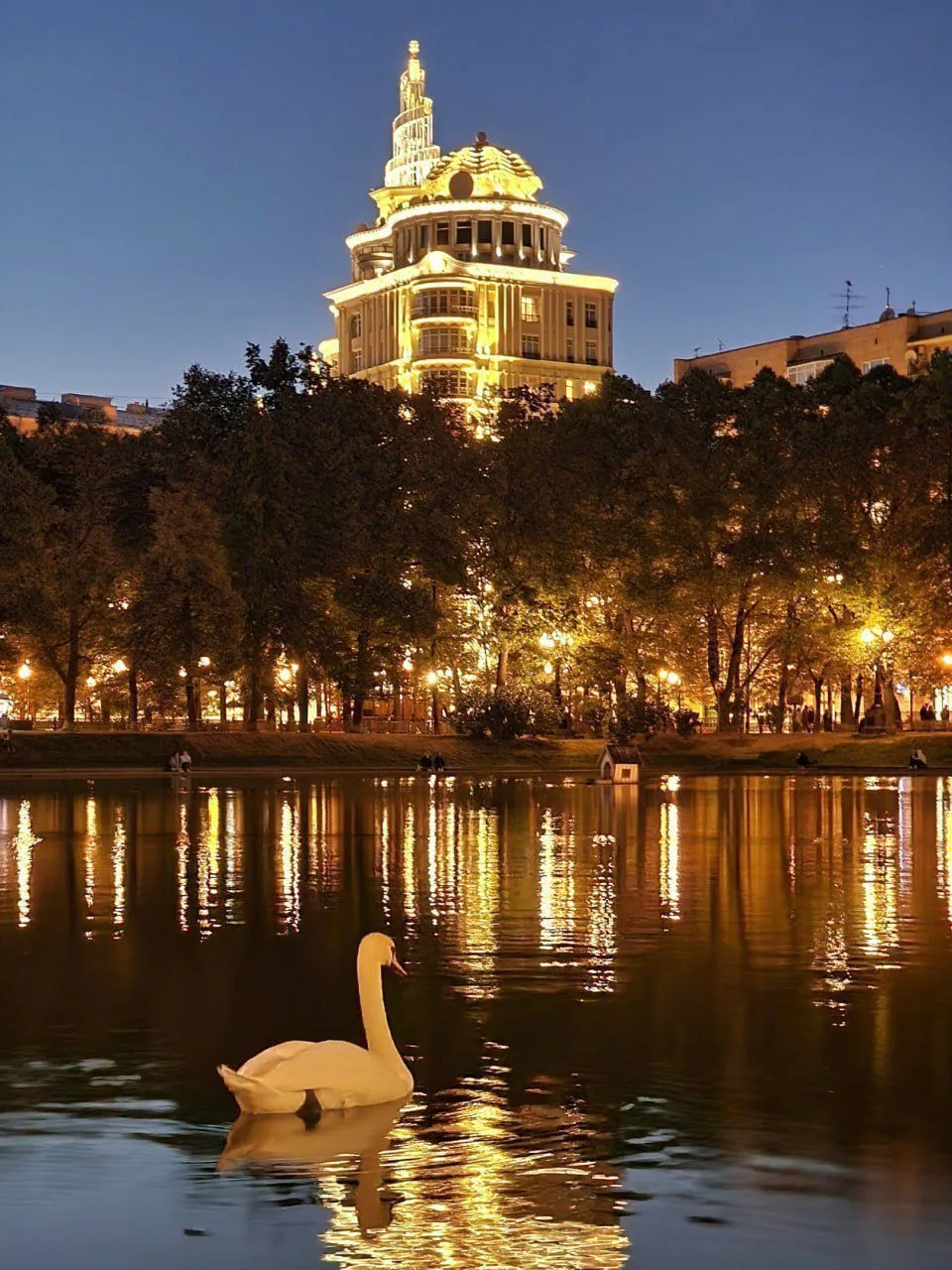 Июльский вечер на Патриарших