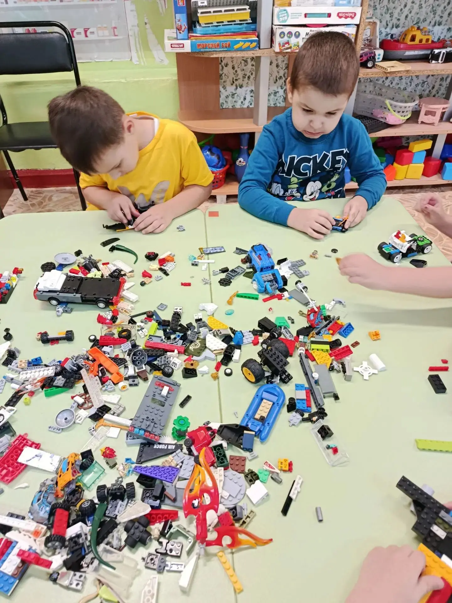 Конструирование из LEGO в старшей группе «Лапушки»