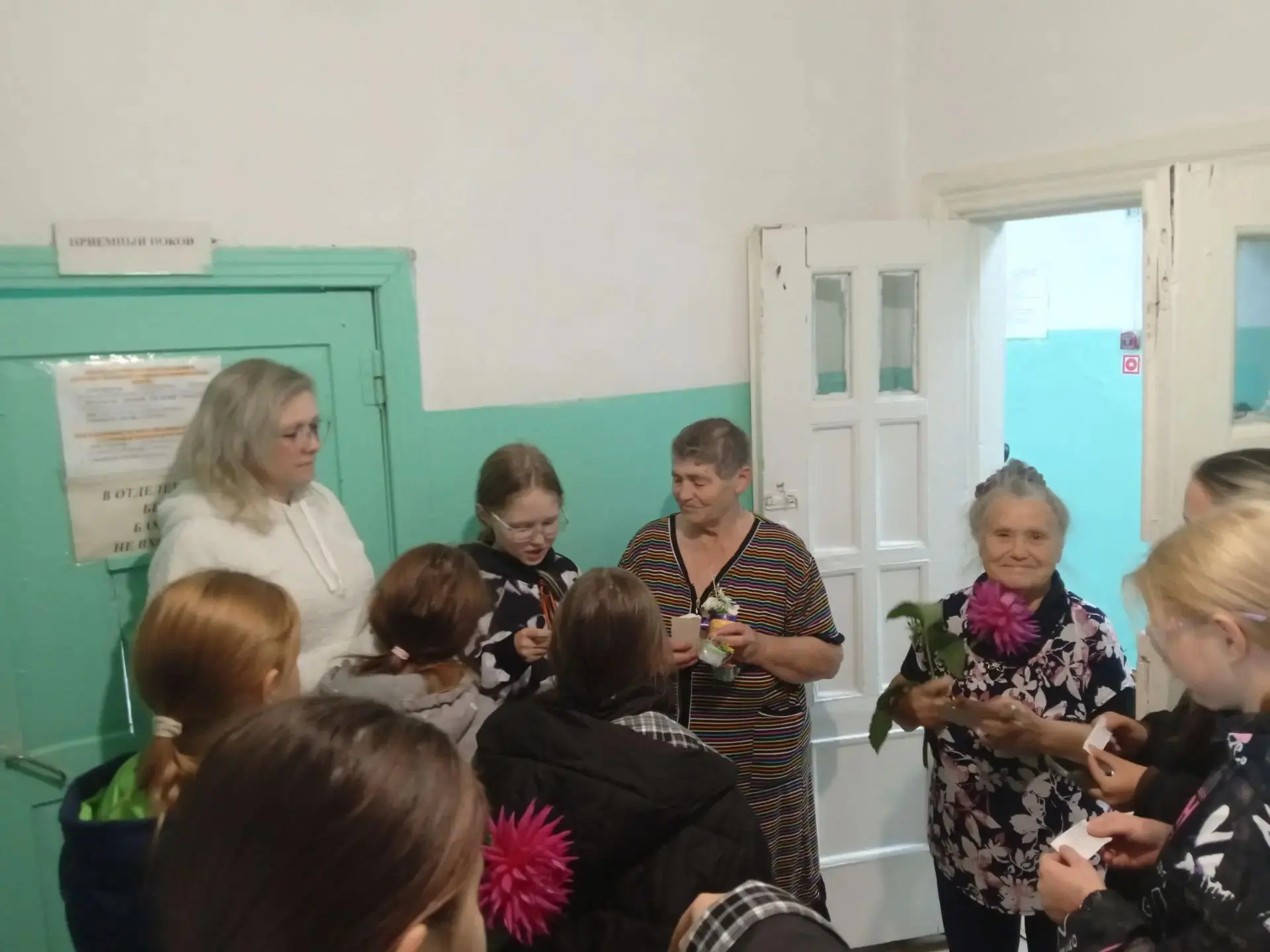 1 октября активисты ЦДТ совместно с педагогами Вороновой И.И., Швецовой Н.С., Павловой ...