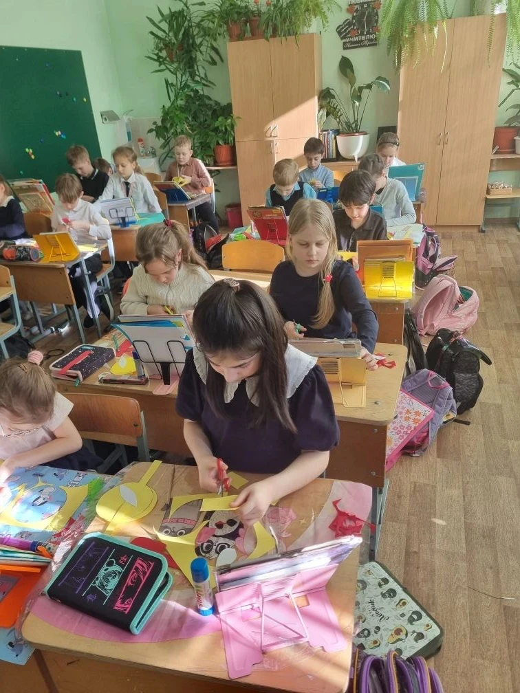 🌸 Маленькие мастера — любимым мамам! 🌸  В преддверии самого нежного праздника весны в нашем 2 «А» кл