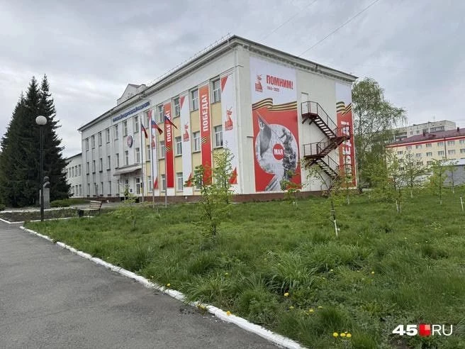 Курганскому госуниверситету, образованному 31 год назад, исполнилось 75 лет.

Как так получилось, чт