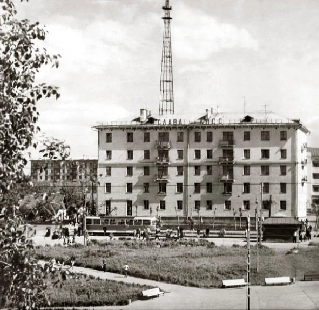 Пересечение ул. Ново-Садовой и ул. Советской Армии. 1960-е годы. 

👉 max.ru/starayasamara Подписыва