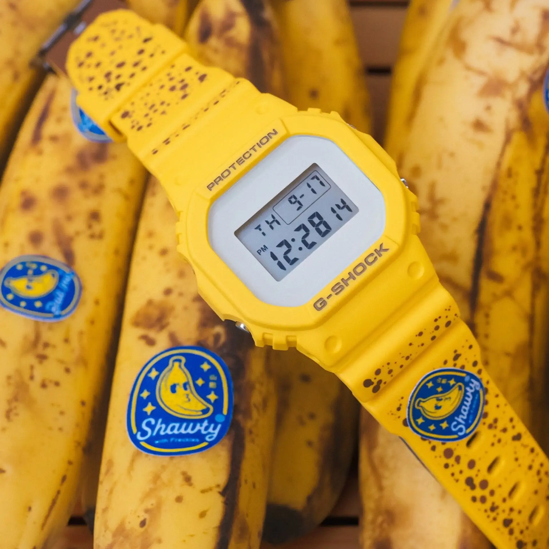 G-Shock совместно с BAIT выпустили часы в виде переспелой банановой кожуры.