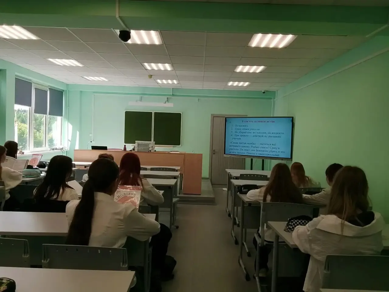 🧬 Старт уроков биологии — с главного: техники безопасности! 🧬