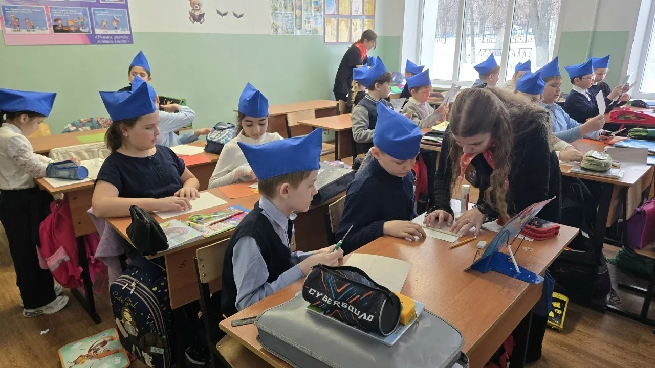 🌟 24 февраля в 3 «В» классе прошло занятие «Орлёнок — Спортсмен»! 🌟 🛡️ В преддверии Дня защитника От