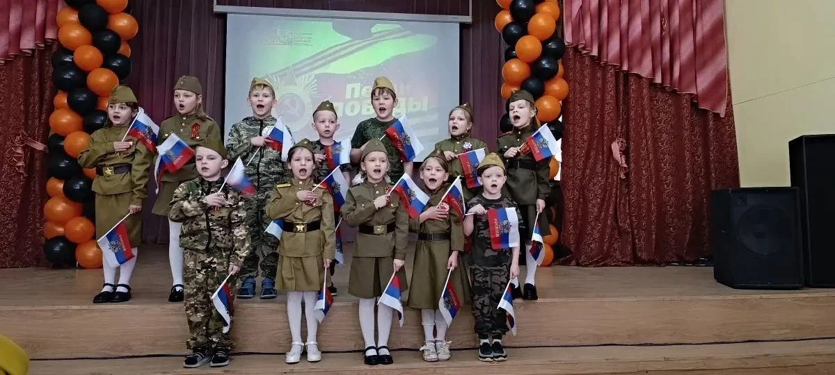 В нашей школе состоялся традиционный фестиваль «Песни Победы», объединивший учащихся начальной школы