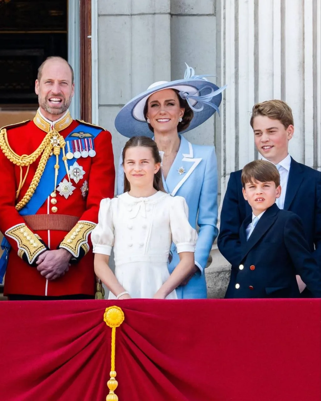 Королевская семья в полном составе посетила ежегодный парад Trooping the Colour!

Принцесса Уэльская
