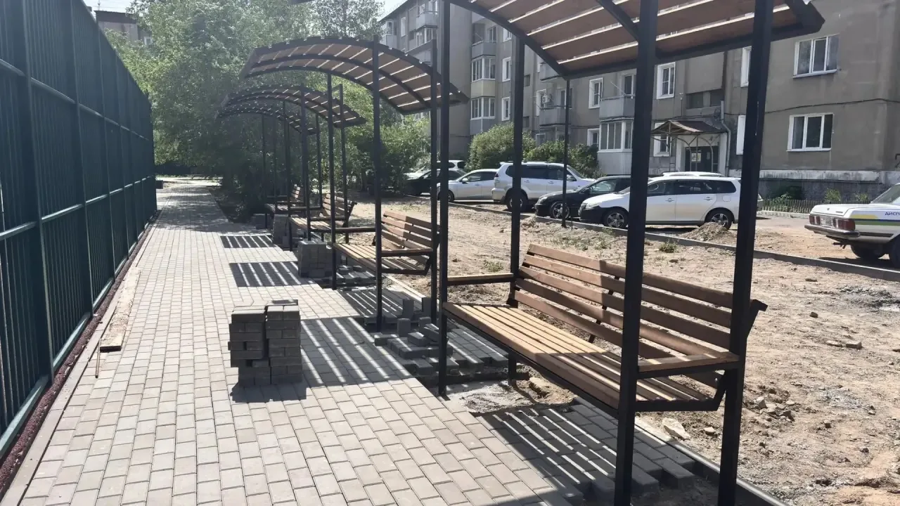 Продолжаем делать наши дворы комфортнее. В этом году мы благоустроим 5 площадок.

🏘 По программе «Ф