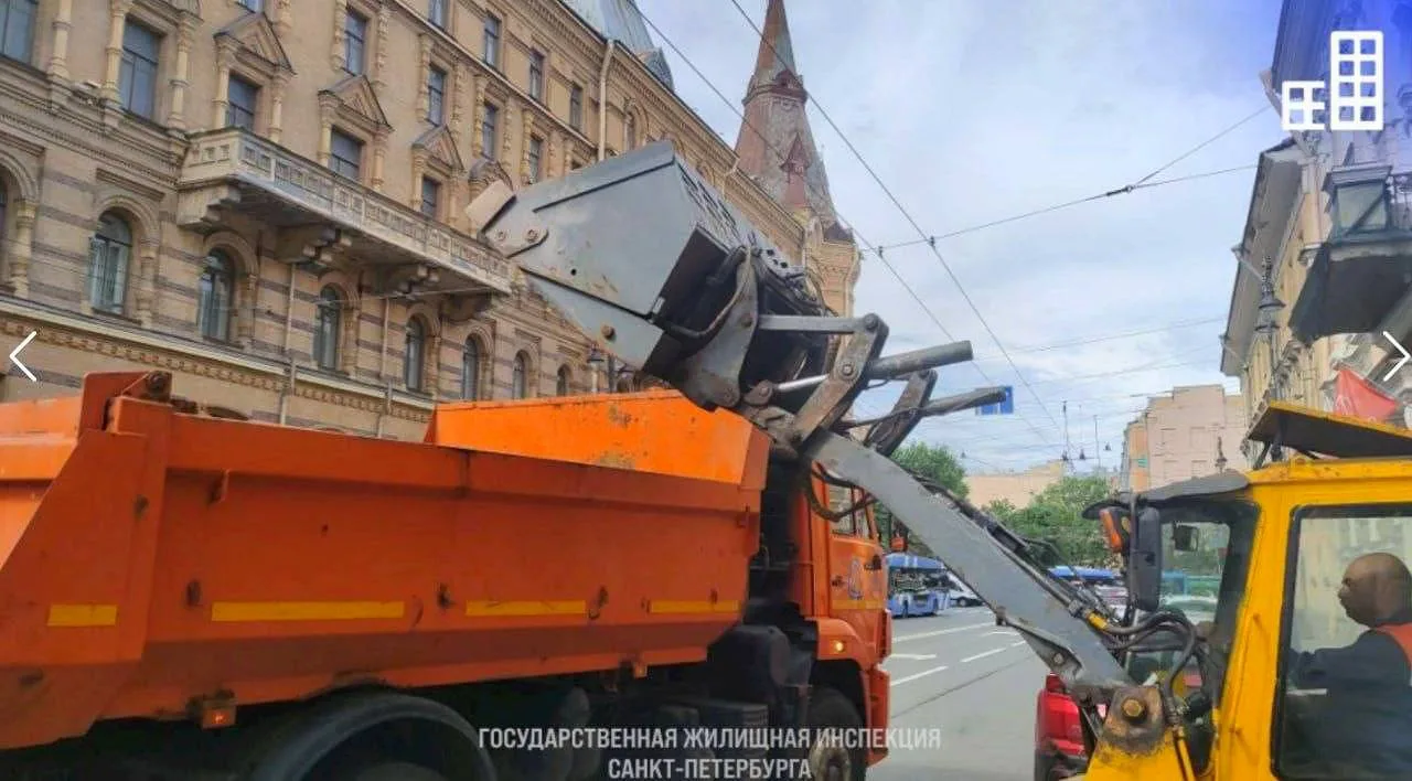 ❄️ Самое время: В Петербурге коммунальщики провели летние учения по уборке снега