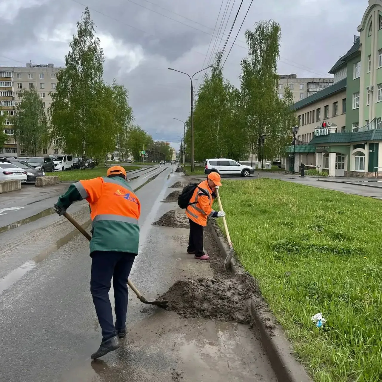 В Чебоксарах продолжается благоустройство города силами "Дорэкс"  Сегодня, до осадков уже успели отр