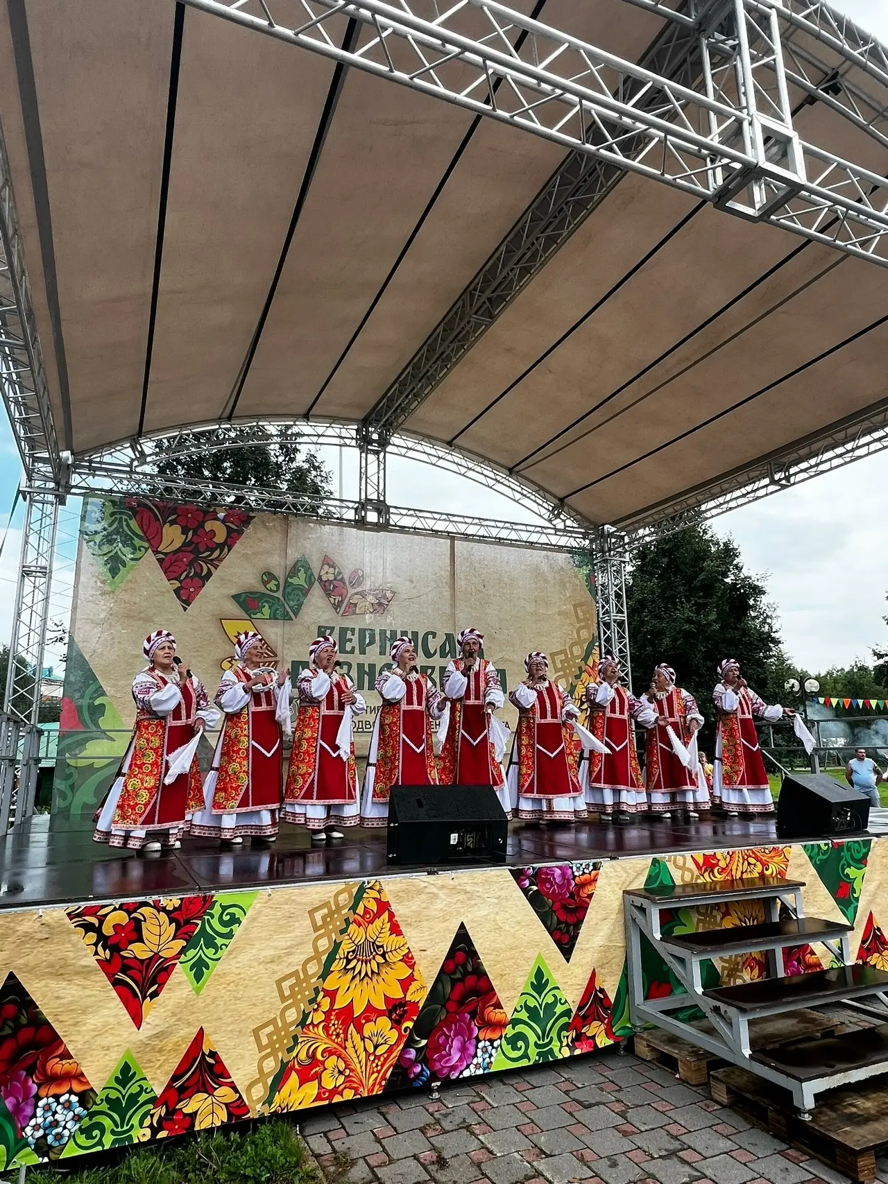 🎉 Вернисаж «Разноцветья» в посёлке Московский! 🎉

25 июля в п. Московский состоялся яркий и душевн