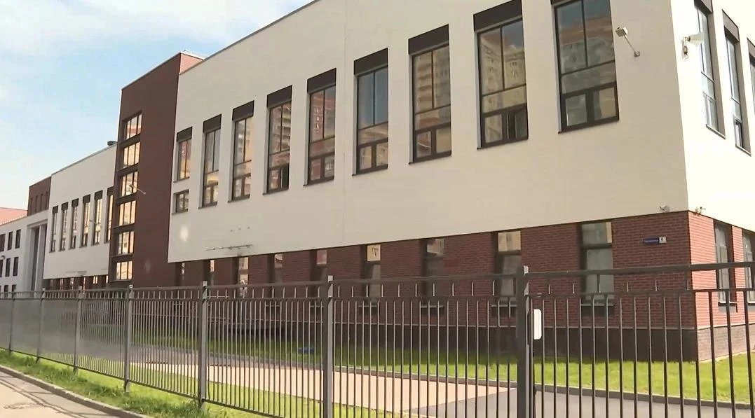 🏗️ В Колпино построят школу на 1375 мест и новый детский сад

В школе откроют бассейны, лаборатории
