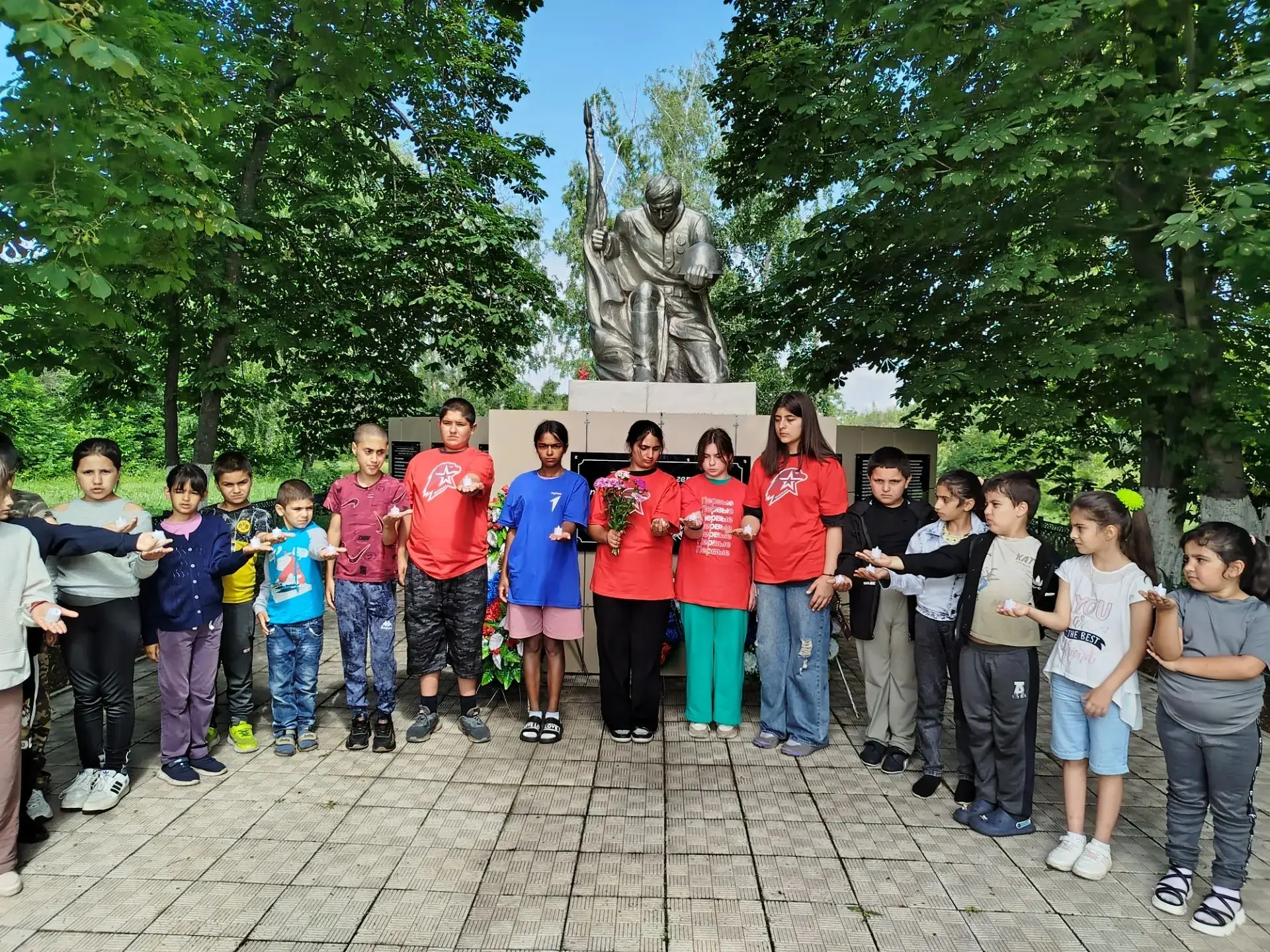 ⭐22 июня — День памяти и скорби: помним о важном
Советник директора по воспитанию совместно с активо