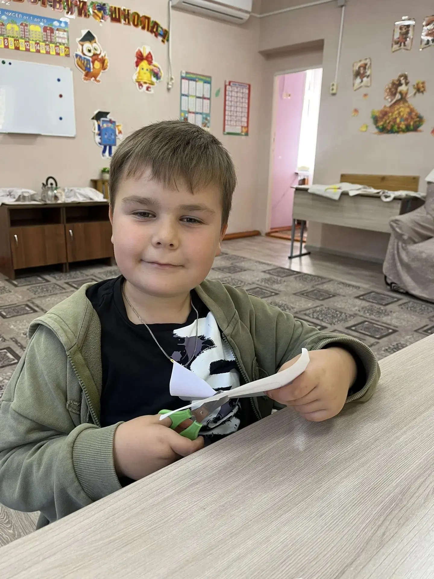 Тепло детских рук: в группе «Ромашки»🌼 создали открытки ко Дню пожилого человека❤️