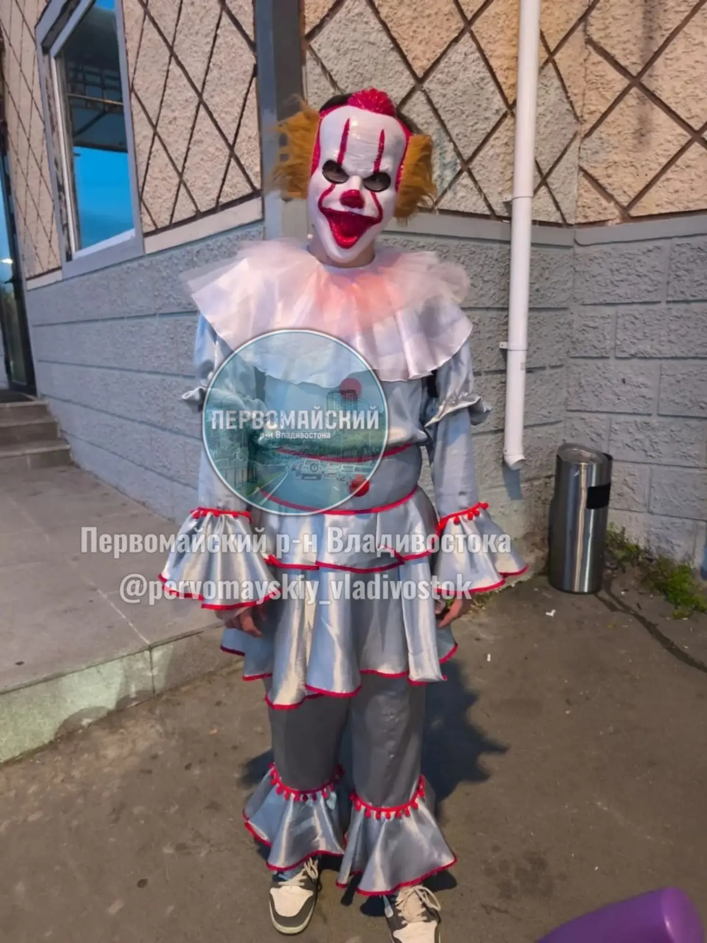 Вот так шутить точно не надо!

От подписчика:
Добрый вечер 🌆 в районе школы 74 сейчас ходил мужик в