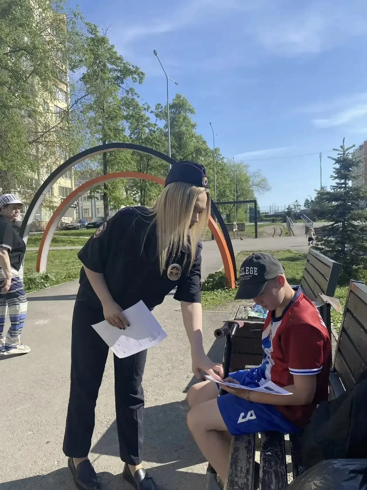 🚔 Полицейские Копейска проводят профилактические рейды среди подростков!  Сотрудники ОМВД патрулирую