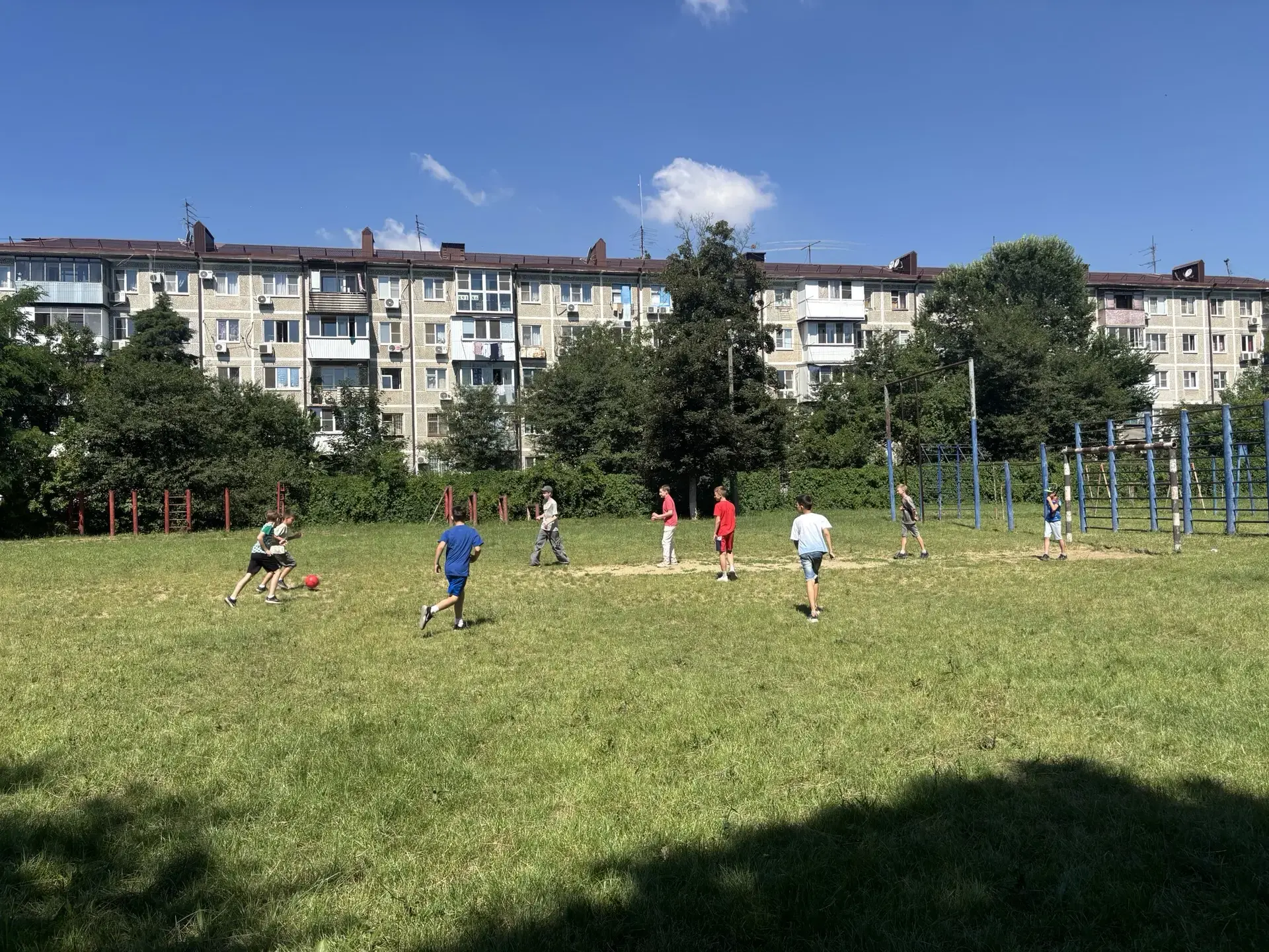 ✨️ Вечерняя спортивная площадка 
 Традиционно в летний период для детей на территории нашего лицея о